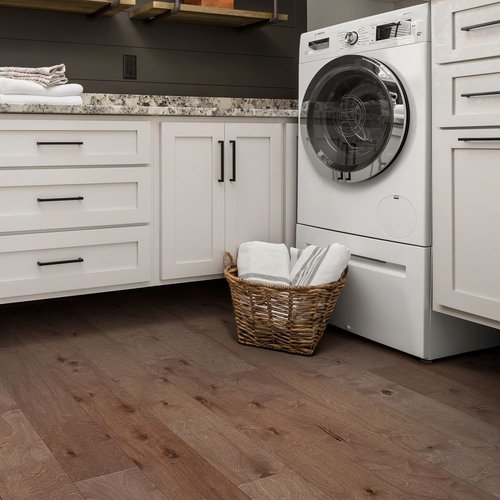 Solid vs engineered hardwood article provided by Maximum Carpets & Flooring in Lynbrook, NY